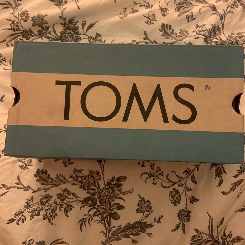 Toms brand new size 6 women
